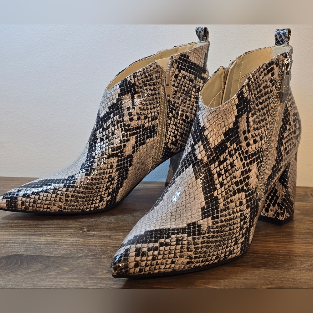 Marc Fisher NWOT Snakeskin Leather Ankle Boots Women's Size 6.5M